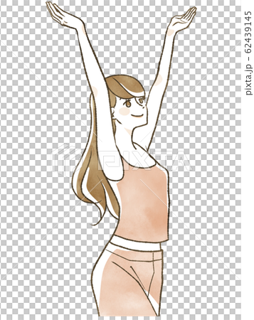 手を上げる女性 62439145