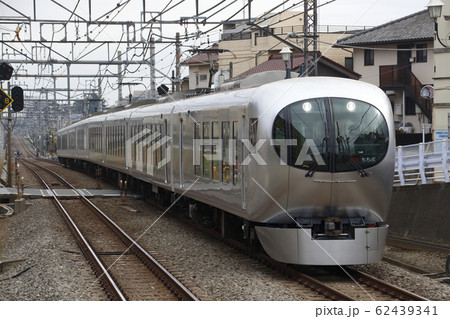 西武池袋線を行く、特急ちちぶ(001系) 西武池袋線を行く、特急ちちぶ(001系) 62439341