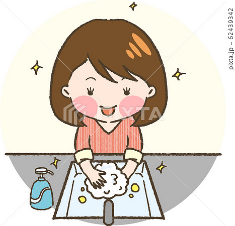 手洗いをする女性 62439342