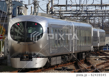 西武池袋線を行く、特急ちちぶ(001系) 西武池袋線を行く、特急ちちぶ(001系) 62439345