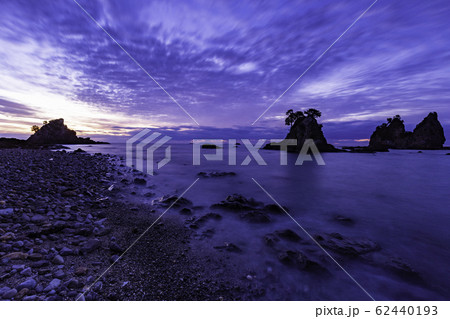(静岡県)南伊豆石廊崎の蓑掛岩 夜明け (静岡県)南伊豆石廊崎の蓑掛岩 夜明け 62440193