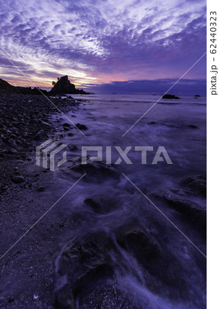 (静岡県)南伊豆石廊崎の蓑掛岩 夜明け (静岡県)南伊豆石廊崎の蓑掛岩 夜明け 62440323