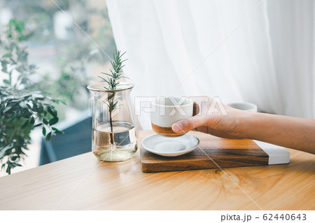 woman's hand with coffee cup woman's hand with coffee cup 62440643