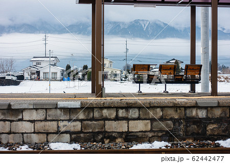 雪景色:安曇追分駅ホーム 安曇野市穂高 雪景色:安曇追分駅ホーム 安曇野市穂高 62442477