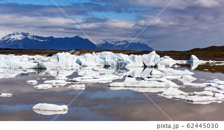 Icebergs in Fjallsarlon glacial lagoon Icebergs in Fjallsarlon glacial lagoon 62445030