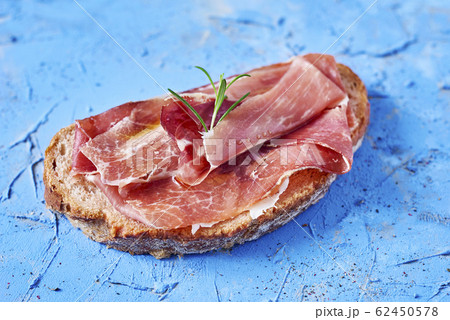 spanish pa amb tomaquet with serrano ham 62450578