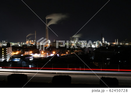 山口県周南市川崎から見た工場夜景と車の光跡の写真素材
