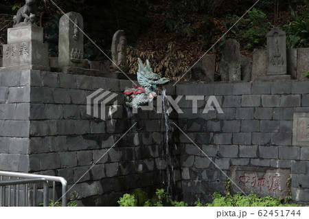 目黒不動尊　水かけ不動明王 62451744