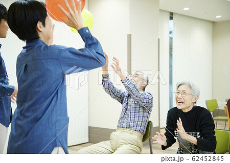 介護　シニア　運動療法 62452845