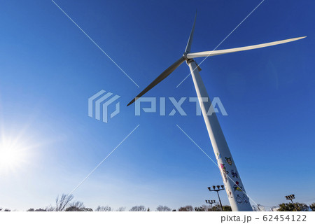 若洲風力発電施設の巨大な風車 62454122