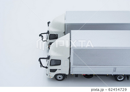 トラック輸送 62454729