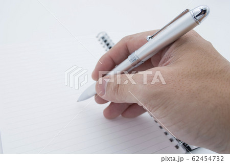 ペンとノート 62454732