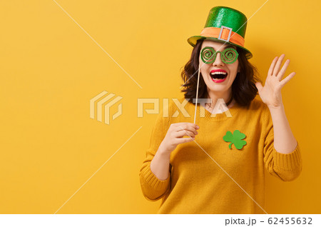 woman in leprechaun hat 62455632