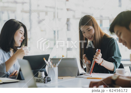 Businessmen teamwork meeting to discuss the Businessmen teamwork meeting to discuss the 62456172