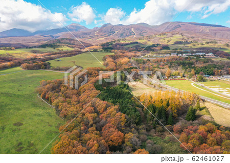 那須高原と那須岳、快晴、ドローン撮影、 62461027