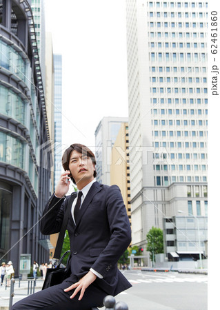 ビジネス　スマホ　ビジネスマン　男性 62461860