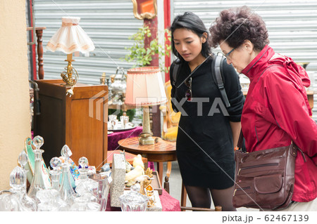 women looking at decorative goods on the market 62467139