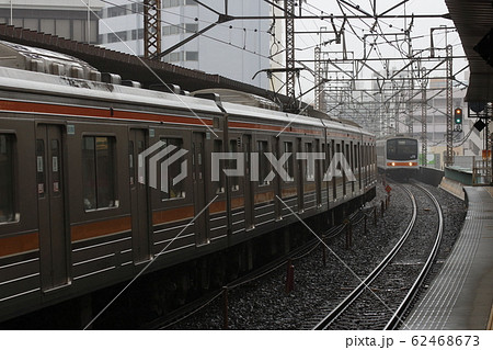 武蔵浦和駅に到着する武蔵野線205系(メルヘン顔) 武蔵浦和駅に到着する武蔵野線205系(メルヘン顔) 62468673