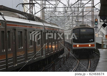 武蔵浦和駅に到着する武蔵野線205系（メルヘン顔） 62468674