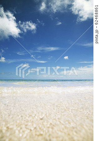 打ち寄せる波 62468861