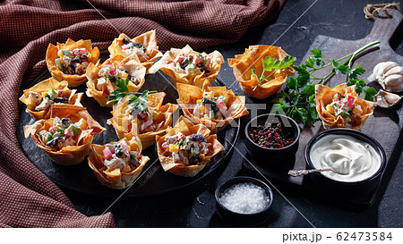 chicken red bean avocado salad Wonton Cups 62473584