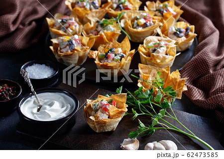 chicken pepper avocado salad crispy Wonton Cups 62473585