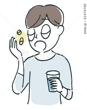 薬を飲む男性 62474799