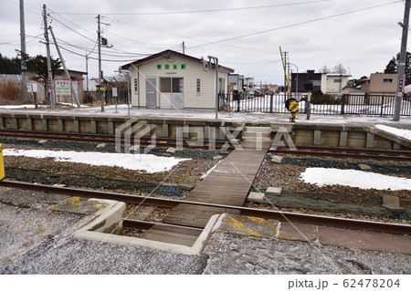 冬の北海道八雲町JR野田生駅の風景を撮影 62478204
