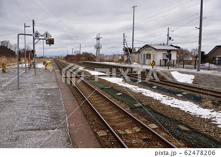 冬の北海道八雲町JR野田生駅の風景を撮影 62478206