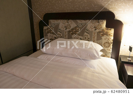 ホテルのシングルベッド ホテルのシングルベッド 62480951
