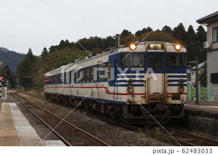 磐越西線キハ47（馬下駅） 62483033