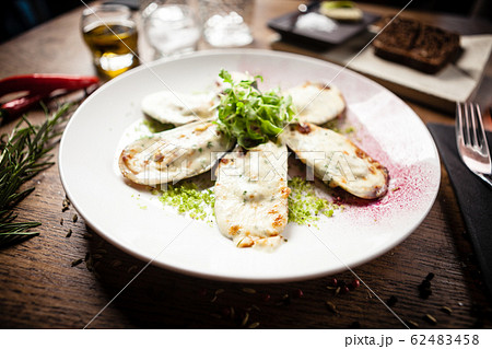 Cooked green mussels with parmegano and cream cheese 62483458