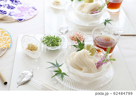 氷の器でそうめん 氷の器でそうめん 62484799