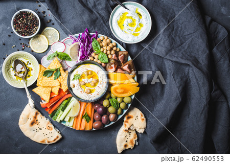 Hummus platter with assorted snacks Hummus platter with assorted snacks 62490553