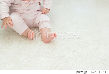 ４ヶ月のかわいい赤ちゃんの写真素材