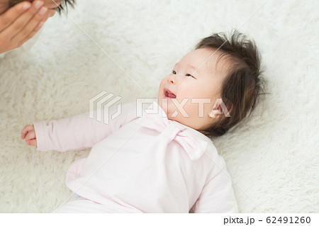 4ヶ月のかわいい赤ちゃん 4ヶ月のかわいい赤ちゃん 62491260