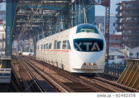 小田急線 特急ロマンスカー 形 厚木駅 の写真素材