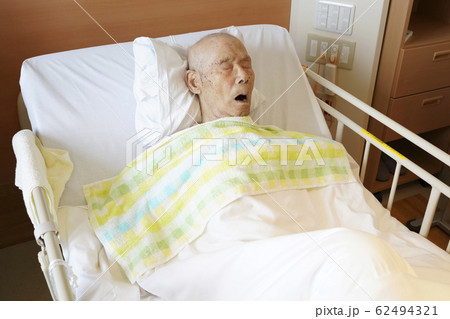 老人 病室 老人 病室 62494321