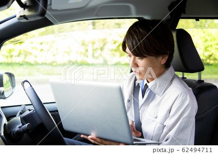 ビジネス 車 ビジネスマン ビジネス 車 ビジネスマン 62494711