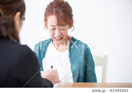 中高年の女性 62495061