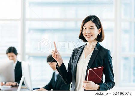 ビジネスシーン ビジネスシーン 62496075