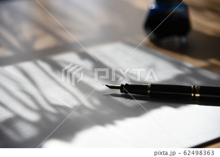 万年筆とノート 62498363