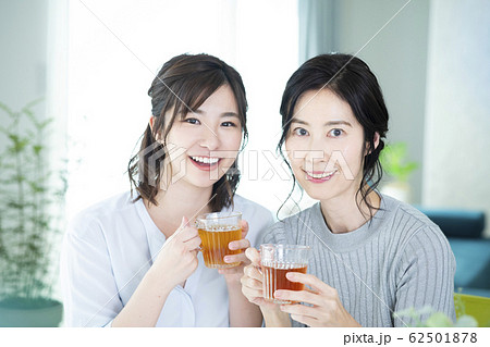 母と娘・ティータイム 母と娘・ティータイム 62501878