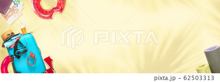 Travel bag with all the traveller equipment, modern design of flyers 62503313