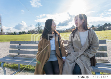 カナダを散策する女性 カナダを散策する女性 62504387