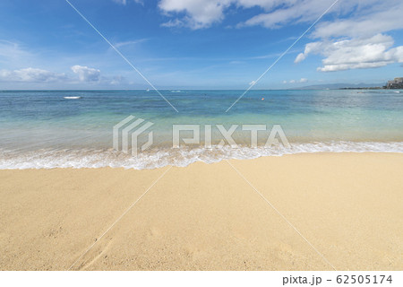 ワイキキビーチ 砂浜と青い海 Perming 写真素材の写真素材