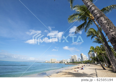 ワイキキビーチ 砂浜と青い海 Perming 写真素材の写真素材