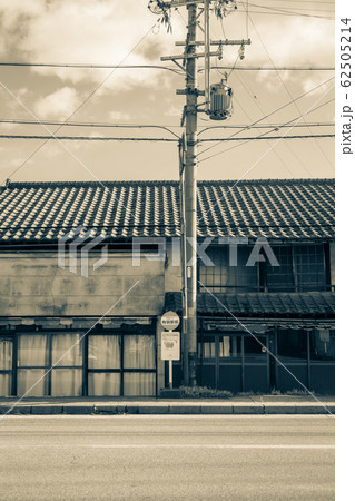 有明駅前風景:バス停 安曇野市穂高 有明駅前風景:バス停 安曇野市穂高 62505214