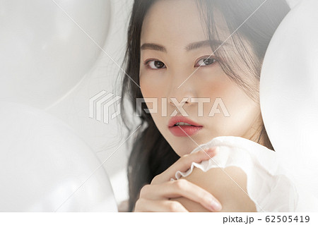 ビューティー 若い女性 ポートレート 62505419