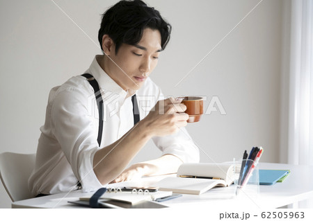 男 男性 男の子 62505963